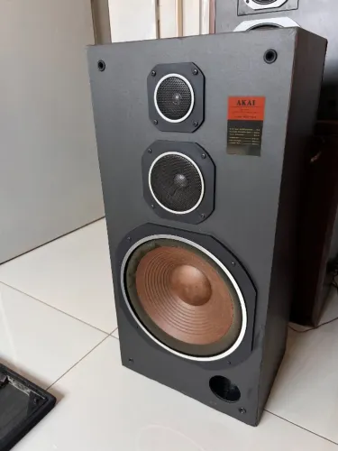 Caixas Akai SW A3