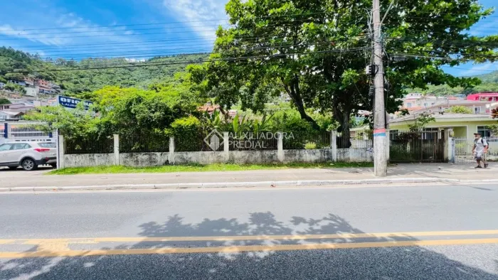 Terreno para Venda no bairro Costeira do Pirajubaé com área de 634 m²