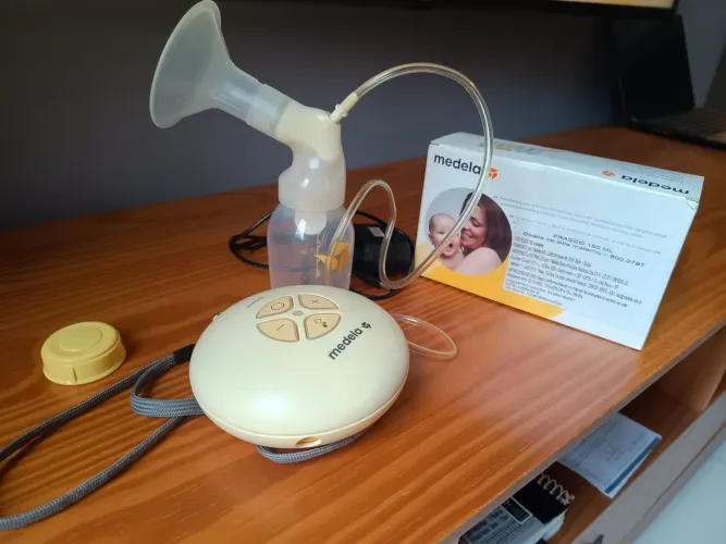 Extrator de leite materno marca Medela
