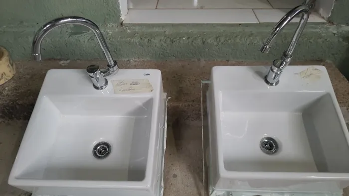 Cubas com torneiras automáticas