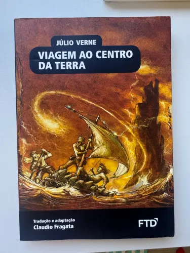 Livro Viagem ao centro da terra - Júlio Verne