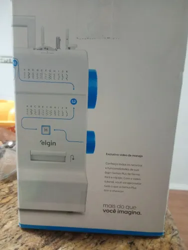 Máquina de costura nova