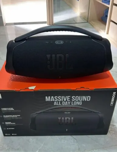 caixa de som  JBL Boombox 3 na cor preta, original.