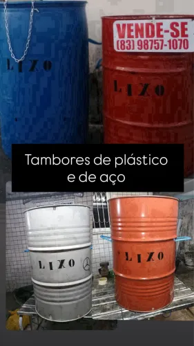 Tambores para água e para lixo