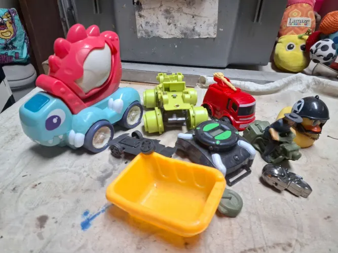 Lote de brinquedos 9 peças
