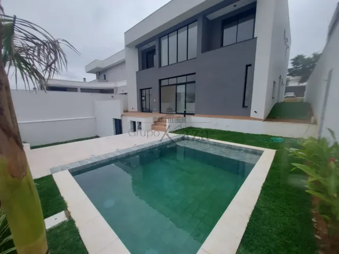 Oportunidade - Casa em Condomínio - Condomínio Mônaco - Urbanova - 4 Dormitórios - 305m².