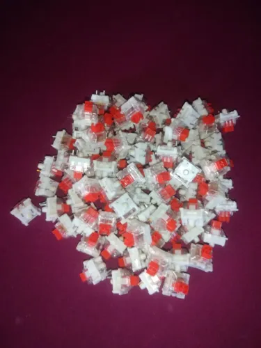 Keycaps Brancas e Switches Vermelhos Originais Red Dragon