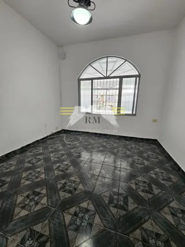 CASA TÉRREA INDEPENDENTE PARA LOCAÇÃO - 80m² - 2 DORMITÓRIOS - 2 VAGA - QUINTAL - EDÍCULA 
