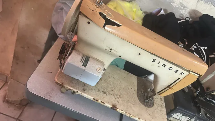 Vendo máquina de costura singer