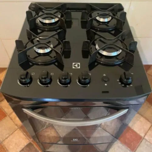 Fogão eletrolux semi novo 