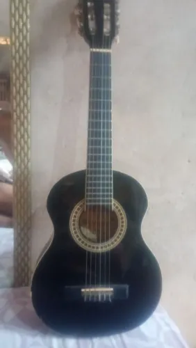 Violão giannini de nylon preto 77,1 cm um pouco usado mas ainda bom pro dia a dia