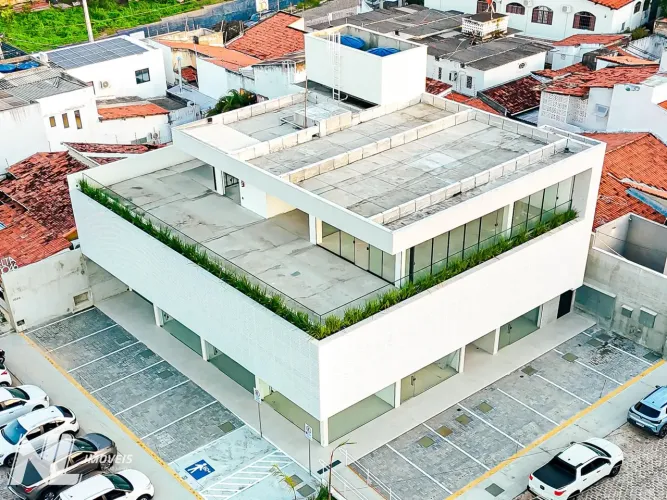 Rooftop Comercial com 305m² no Tirol - DELTA 1046