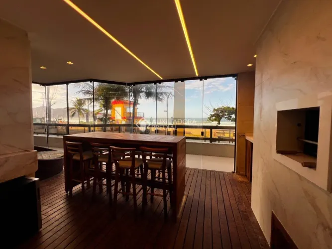 APARTAMENTO FRENTE MAR TODO REFORMADO, GARDEN COM PÁTIO, 5 DORMITÓRIOS COM 2 VAGAS!!!