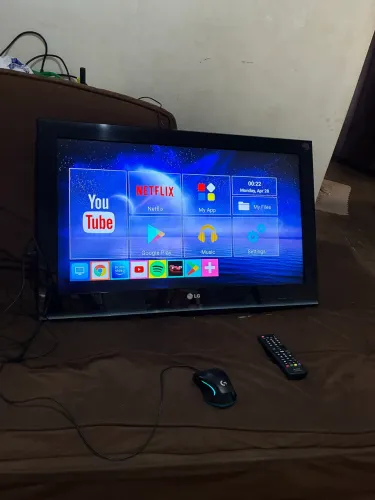 Tv 32 polegadas + smart pendrive ( aceita trocas )