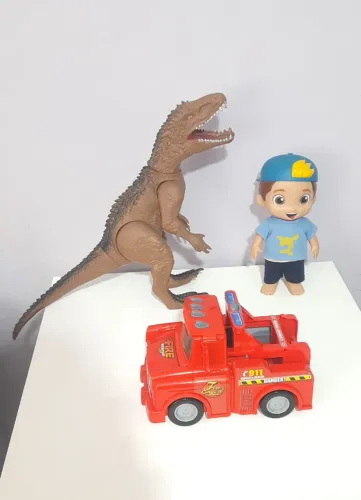 Kit 3 Brinquedos Menino Luccas Neto Dinossauro Caminhão Pista