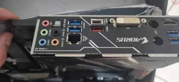 Placa mãe Aorus b450 pro wi-fi (leia a descrição)
