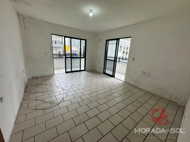 Apartamento 03 dormitórios em Meia Praia - Itapema
