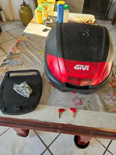 Baú GIVI 35L Completo