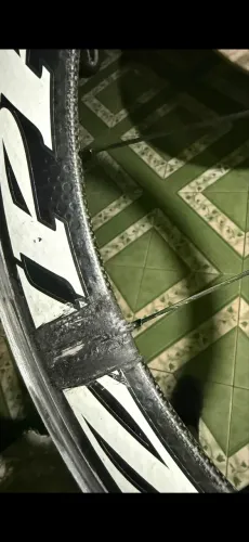 Roda zipp 404