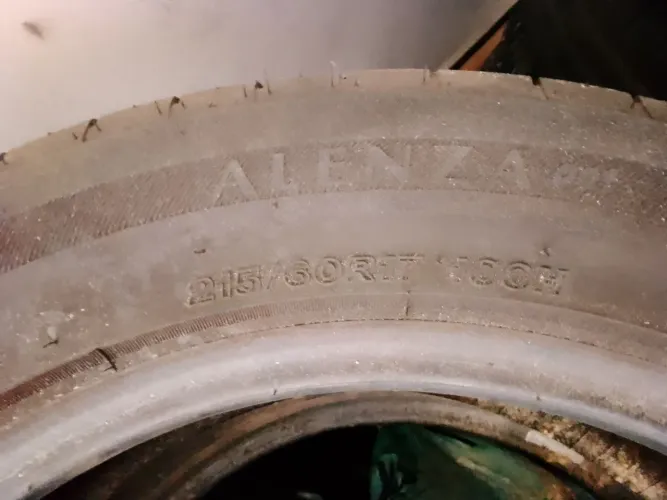Pneus 215/60/17