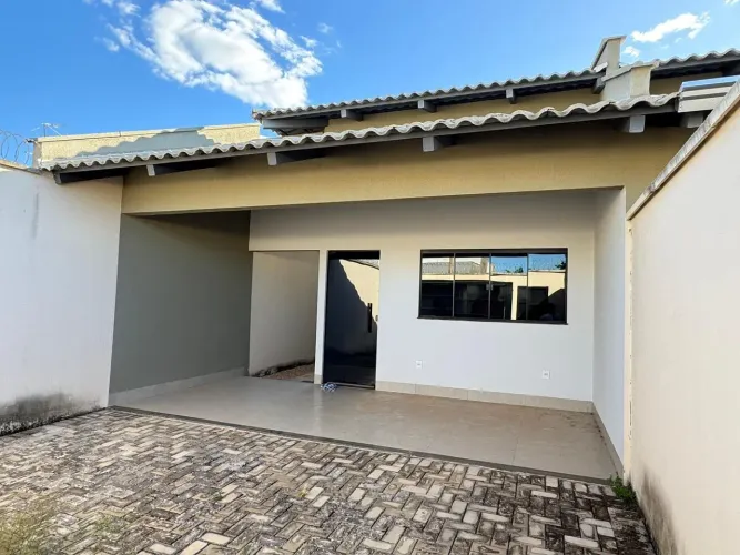 Aluga-se casa com 2/4 (sendo uma suite) + Armários Planejados + Energia Solar