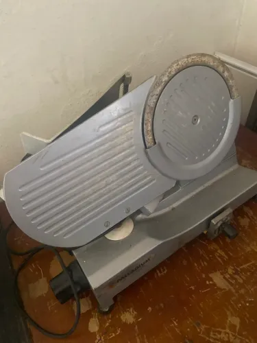 Máquina de fatiar frios