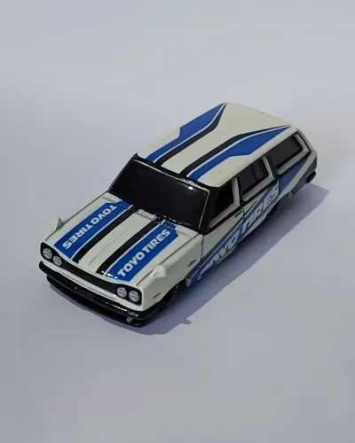 Hot Wheels Premium Nissan Skyline Wagon