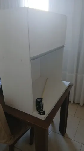 ARMÁRIO AÉREO BASCULANTE COM PISTÃO A GÁS