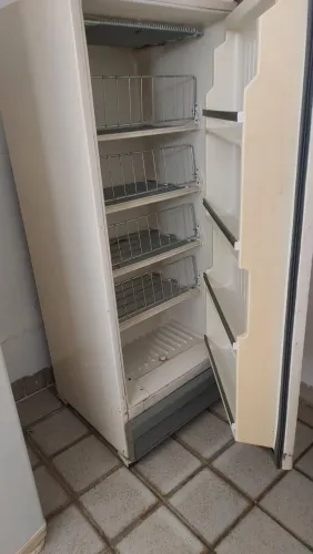 Freezer vertical com gavetas