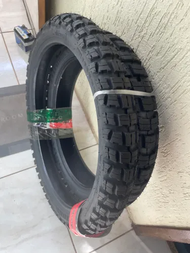 Par de pneus irá dust cravudo novo para retirada
