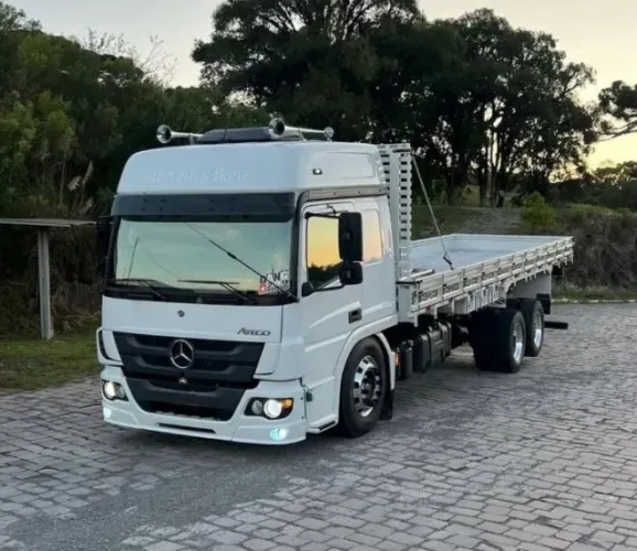 Atego 2426 2016 6x2 carroceria