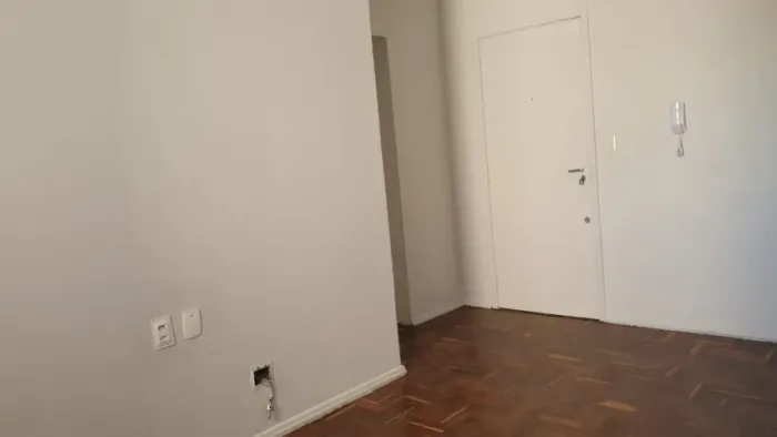 Apartamento de 2 quartos, closet, 1 suíte, 1 banho social, fundos na Av. do Contorno 1454