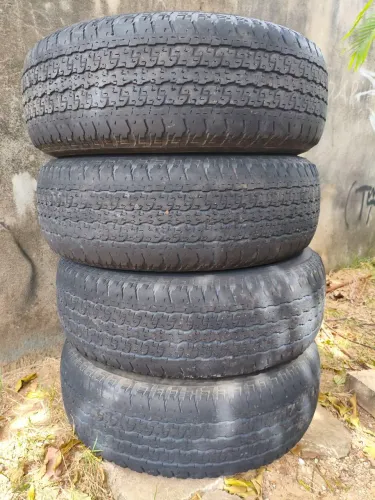 Vende - se Pneu aro 16. R$ 400,00