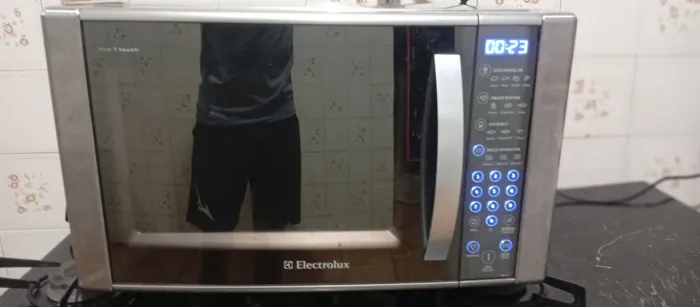 Microondas Electrolux blue touch digital inox com grill