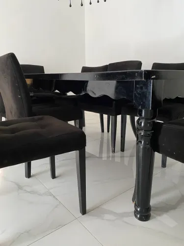 Conjunto de mesa com 8 cadeiras