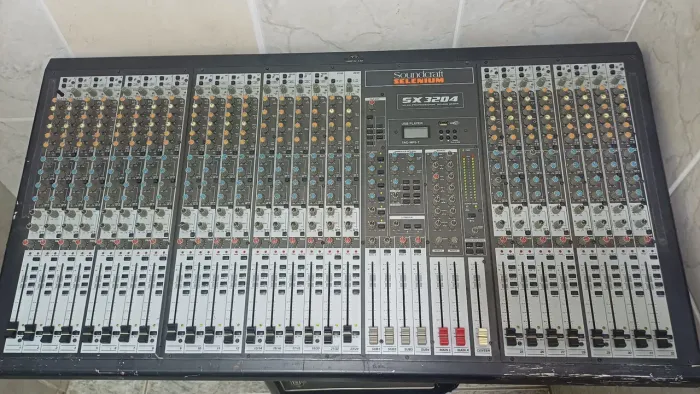 Mesa de Som Soundcraft Selenium SX 3204 ? 32 canais