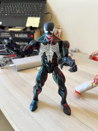 Venom Marvel Legends BOOTLEG