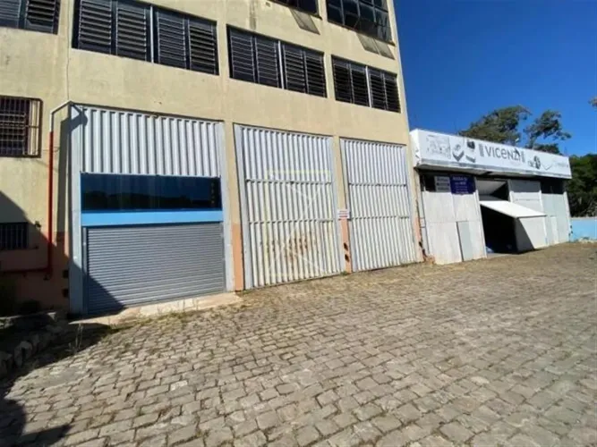 DESTAK IMÓVEIS ALUGA PAVILHÃO 600m² fábrica e 400m² de pátio em frente, pé direito 7 metro