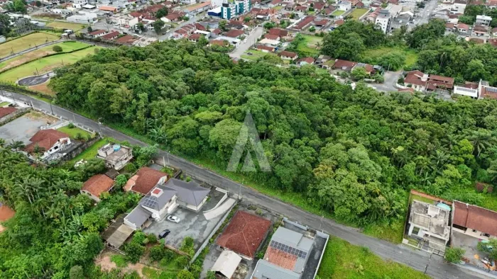 Terreno com 15.015m² à venda no bairro Vila Nova em Joinville-SC por R$ 4.300.000,00.