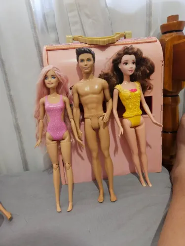 Lote com três Barbies