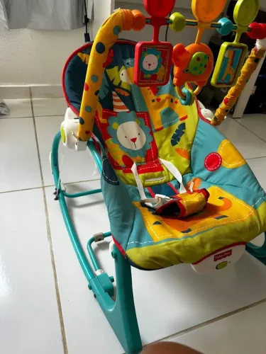 Cadeirinha de balanço e descanso vibratória Fisher Price 