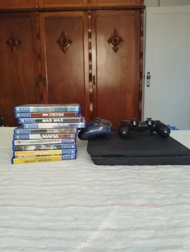 Playstation 4 slim 1tb 2 controles mais jogos