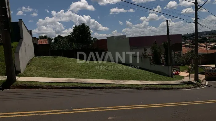 Terreno à venda no Condomínio Vivenda das Pitangueiras em Valinhos na Davanti Imóveis.
