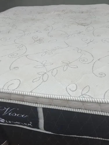 A venda uma linda cama Box casal Queen saise molas ensacadas super confortável ? 