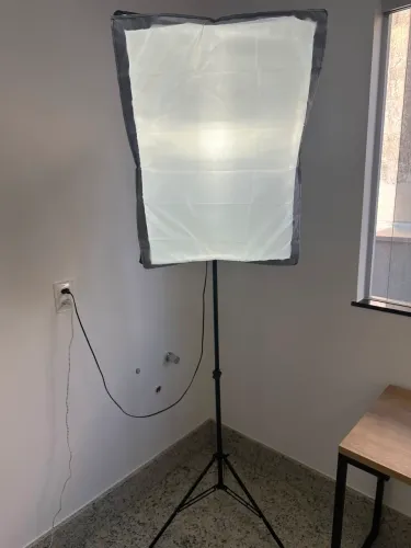 Kit luz Softbox + tripé, com controle remoto (75 watts)