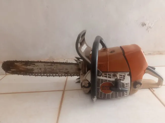 Vendo um motor-serra semi-novo 