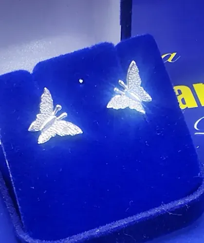Brincos Borboleta Ouro Branco 18 Kilates Pedra Diamantes Peso 1.84 Gramas 13 mm x10 mm