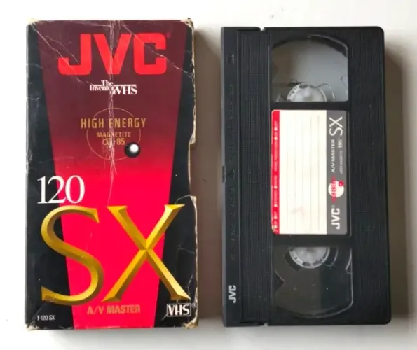 Fita VHS Antiga - Marca JVC (Com Gravações) - Anos 90