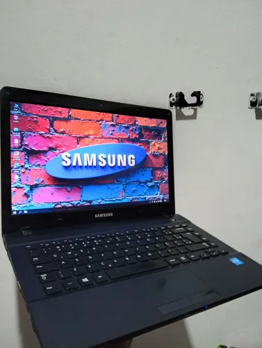 Notebook SAMSUNG. Intel Celeron. 6 GB de memória. HD de 500Gb. Bateria boa. Todo 100%