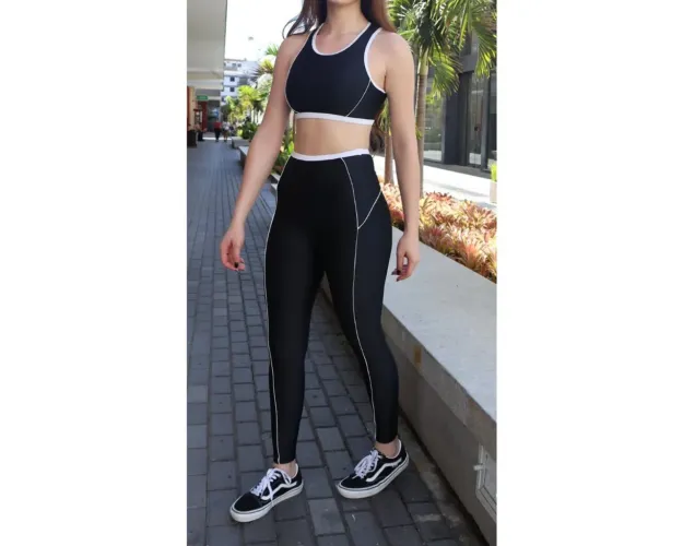 Conjunto brilhoso fitness